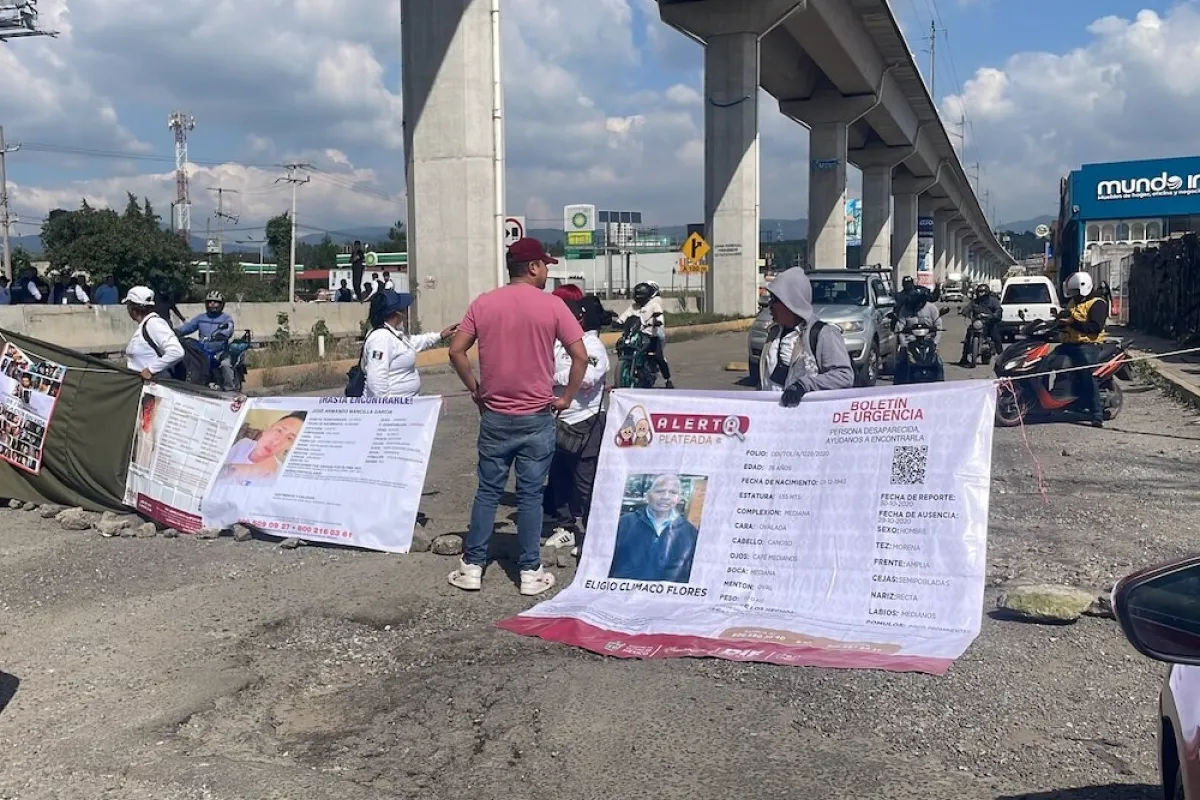 Bloqueo México-Toluca supera 20 horas.