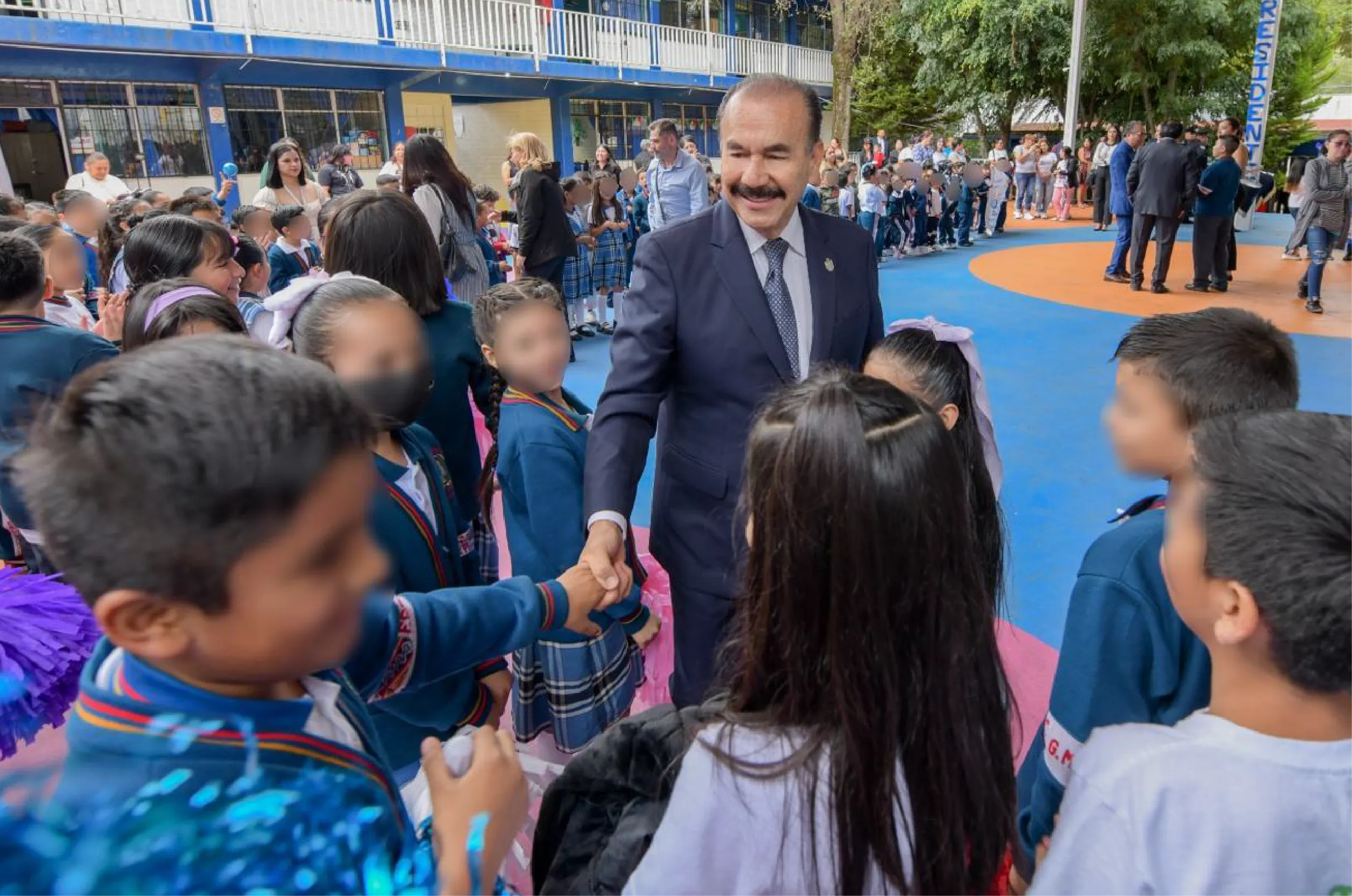 Atizapán entrega aulas digitales a más de mil estudiantes.