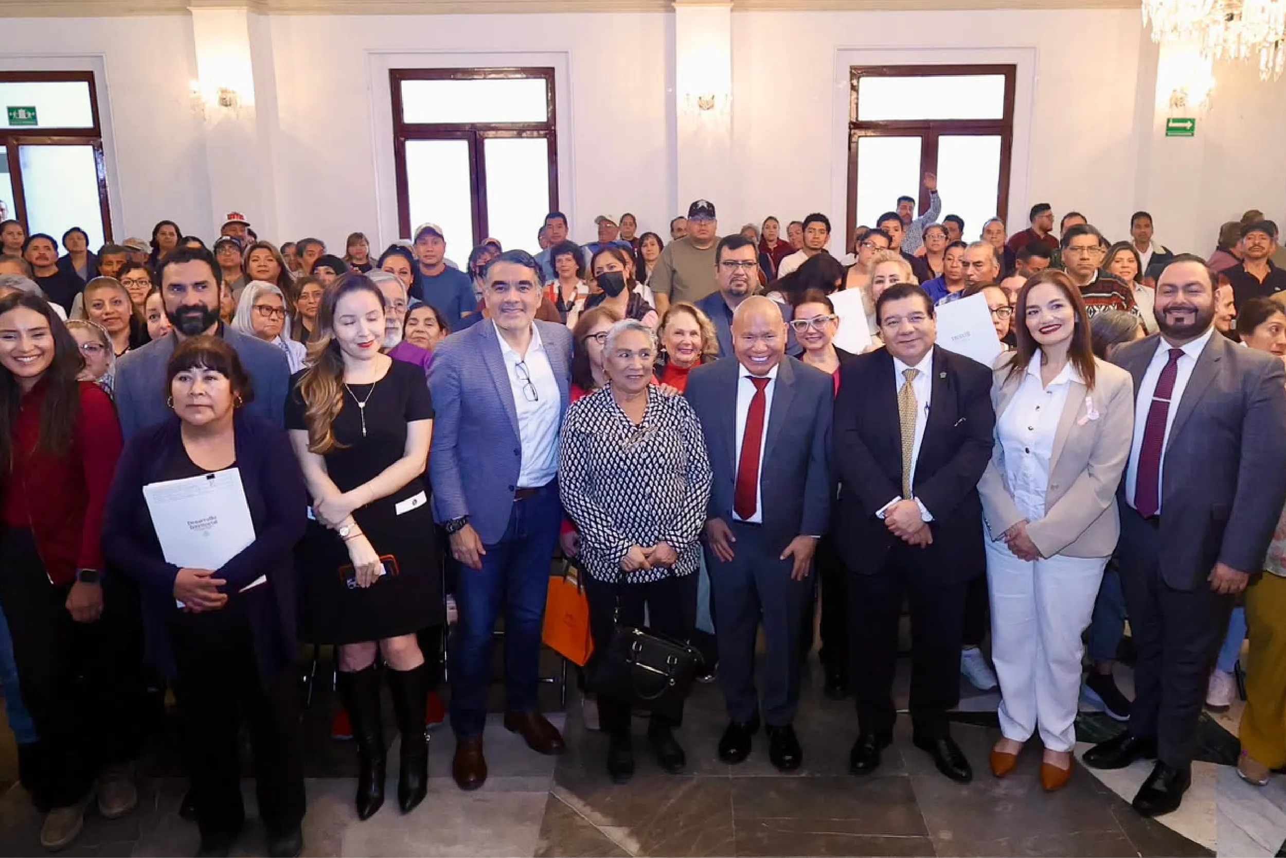El gobierno de Tlalnepantla y el INSUS realizaron una entrega de escrituras y anunciaron avances en la regularización de predios municipales.
