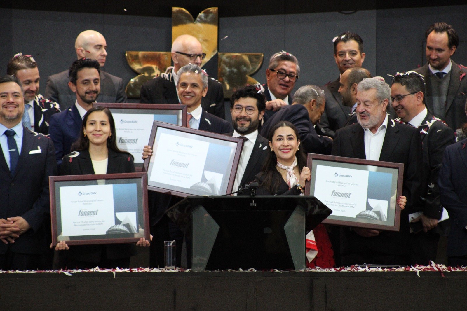 Fonacot celebra 20 años en la Bolsa Mexicana de Valores.