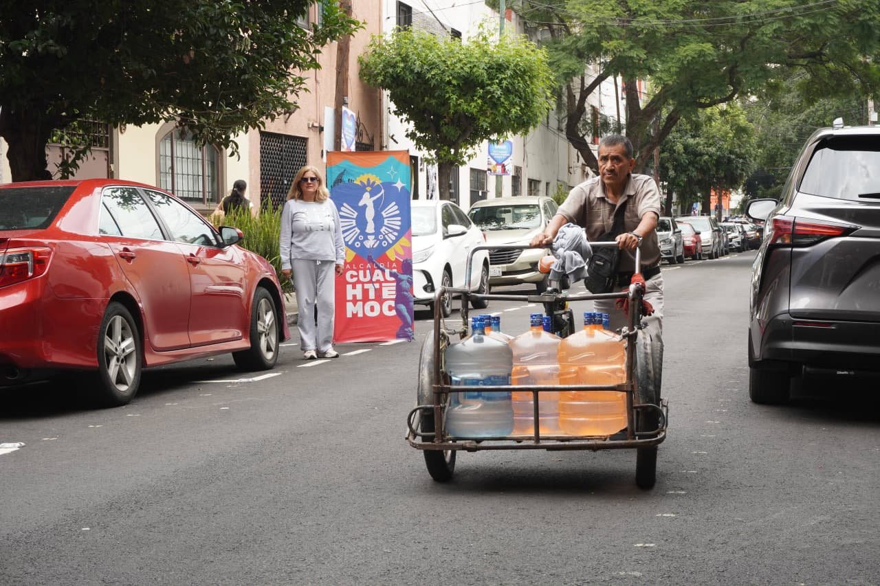 Alessandra Rojo de la Vega entregó obras de mejoramiento urbano en la colonia Condesa.