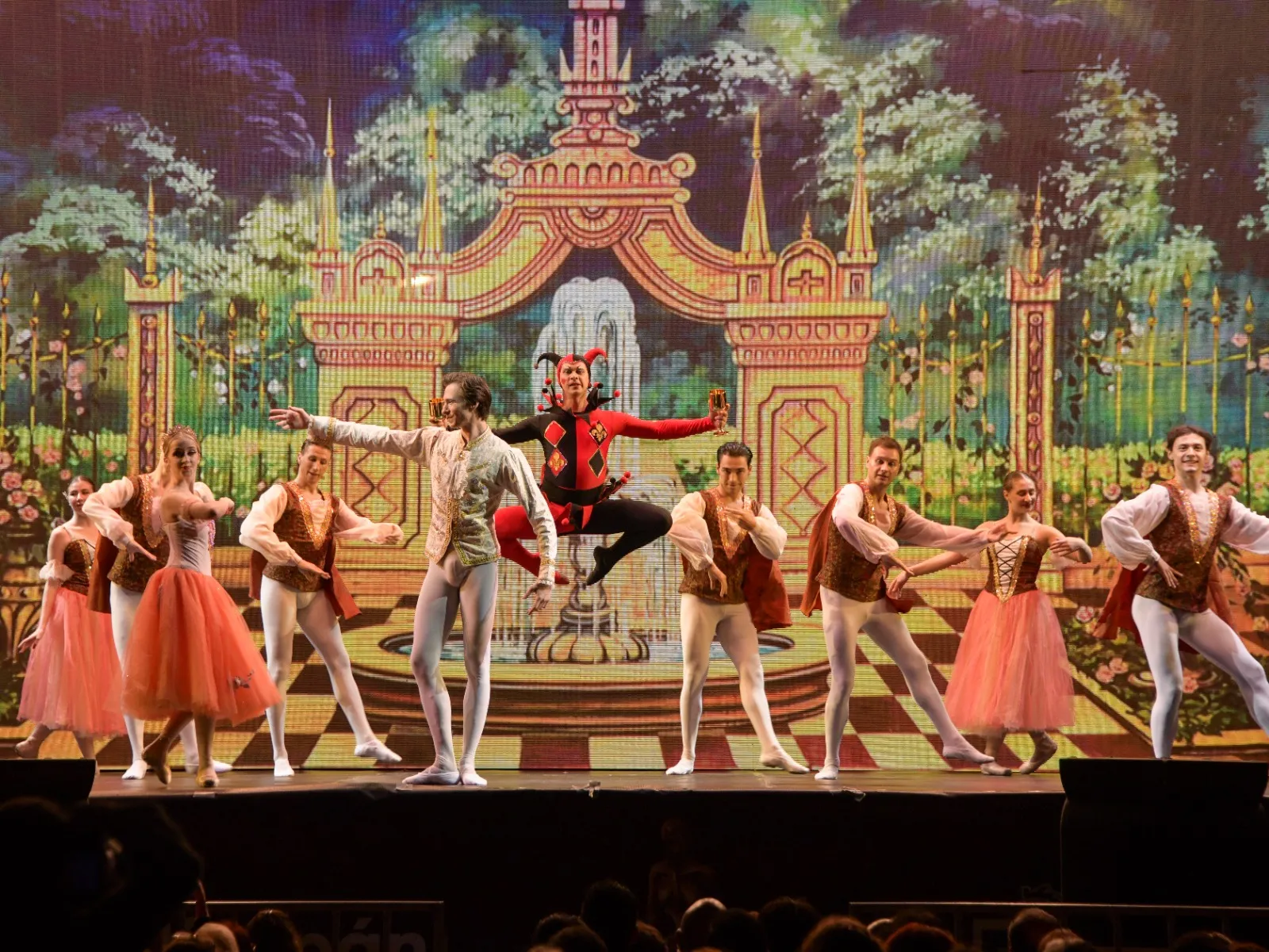 El Ballet de Kiev presentó El lago de los cisnes durante el Festival Internacional de las Artes Atzán 2026 en Atizapán de Zaragoza.